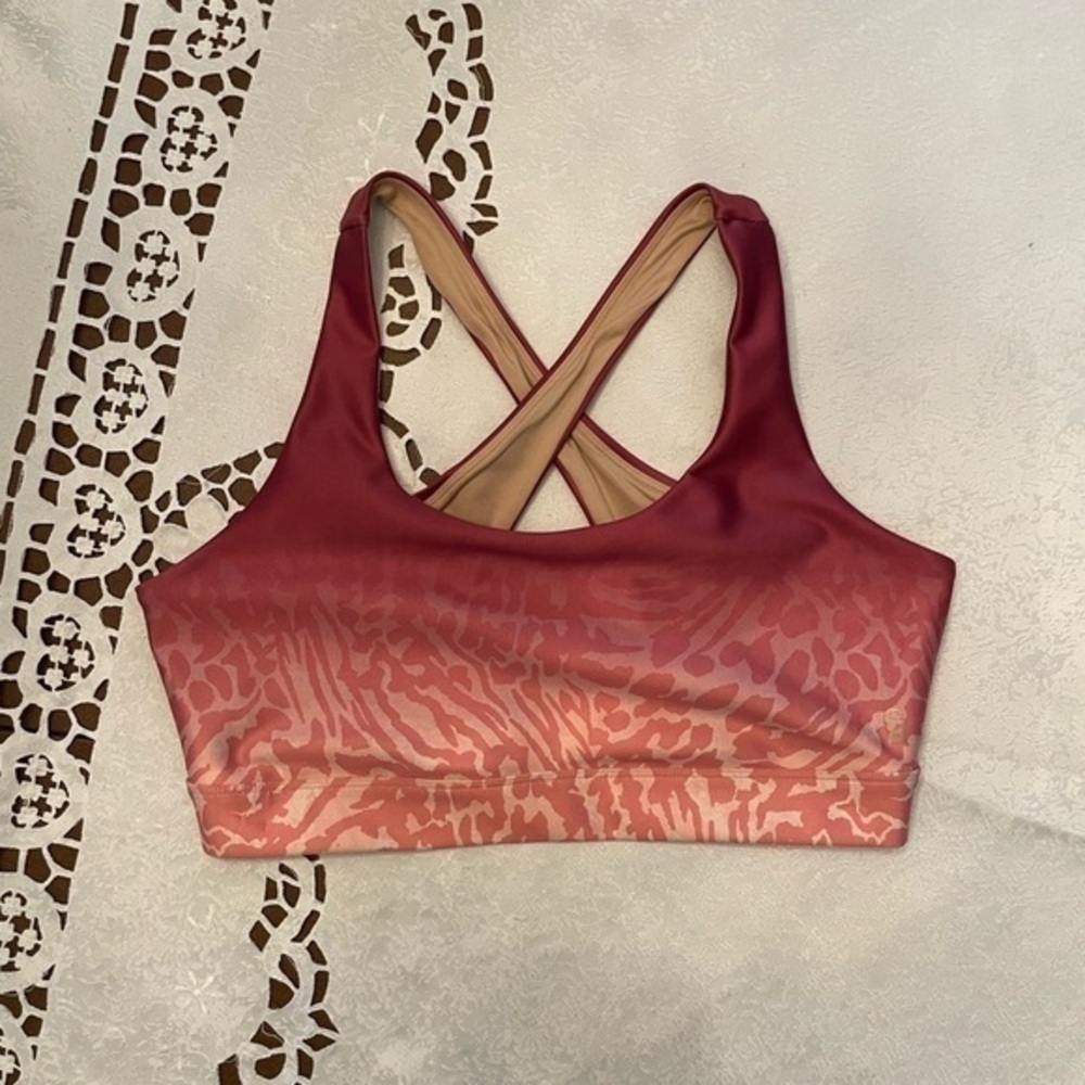 Good American Ombré Cross Over Back Sports Bra - Picture 13 of 15